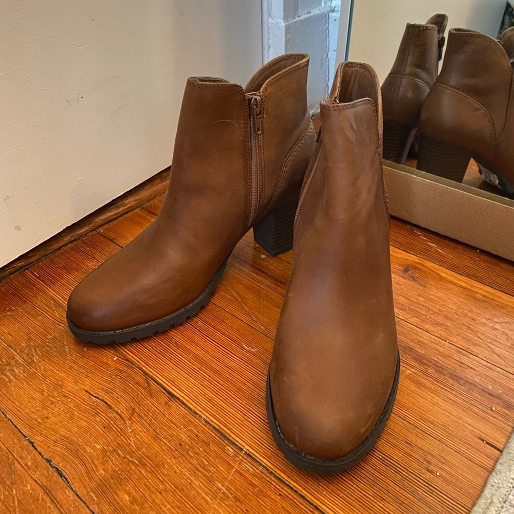 Clarks boots size 7.5